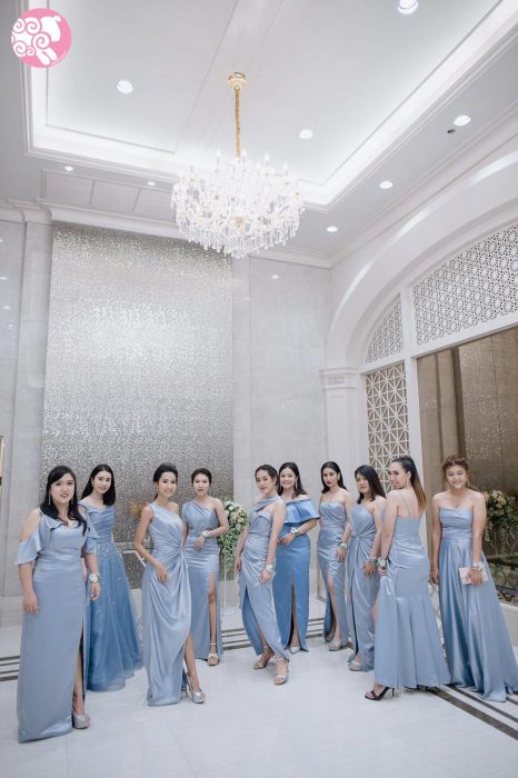 ชุดราตรีสีฟ้า