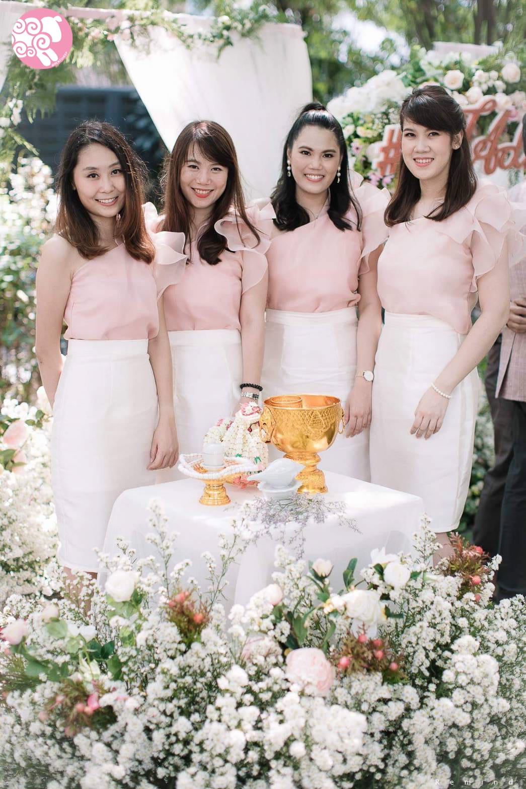ชุดไปงานแต่งเช้า
