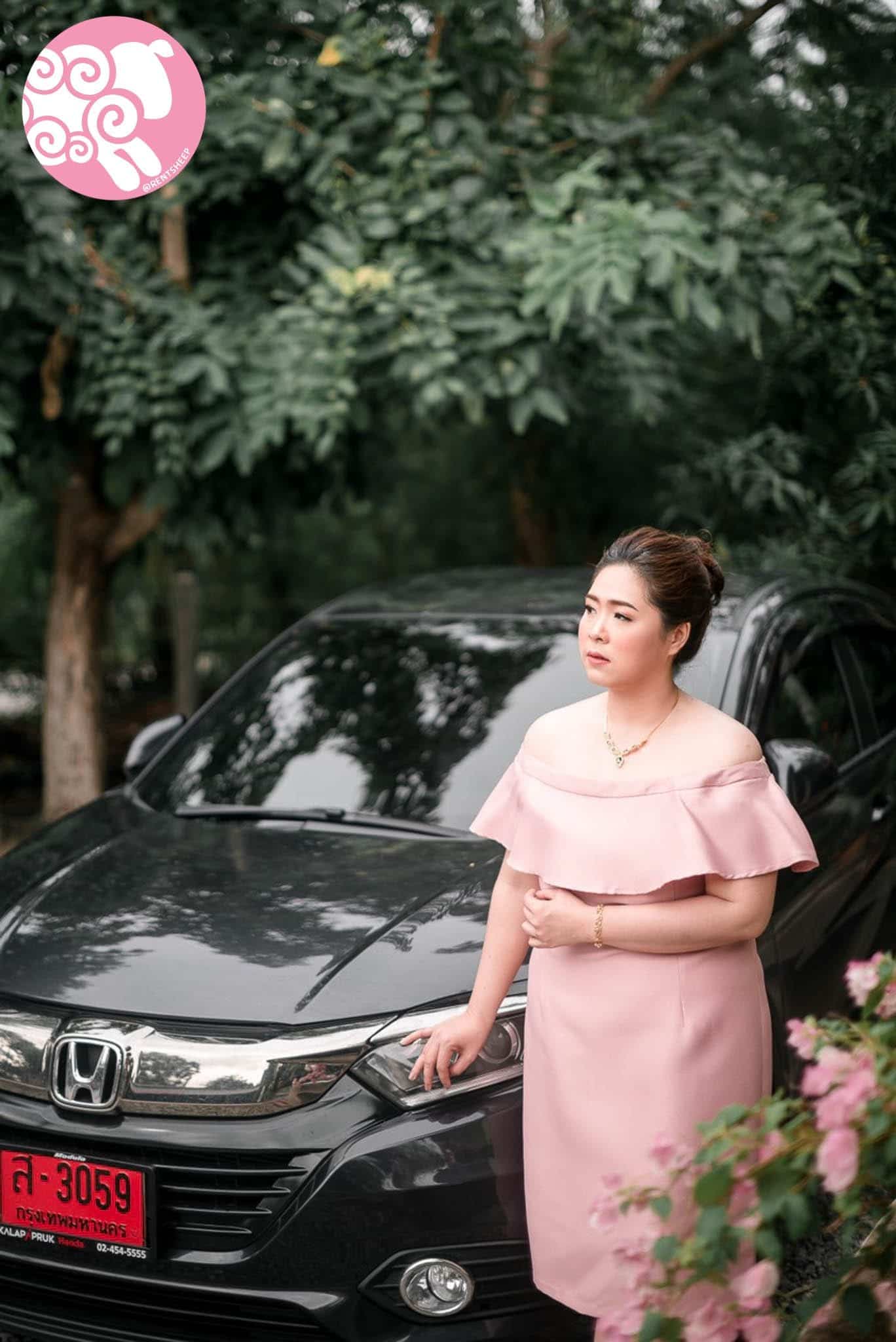 ชุดราตรีสีชมพูชุดราตรีสั้น