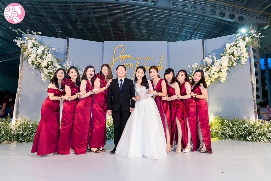 ชุดราตรีสีแดง