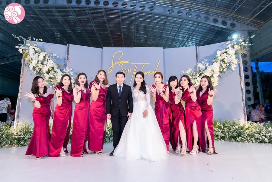 ชุดราตรีสีแดง
