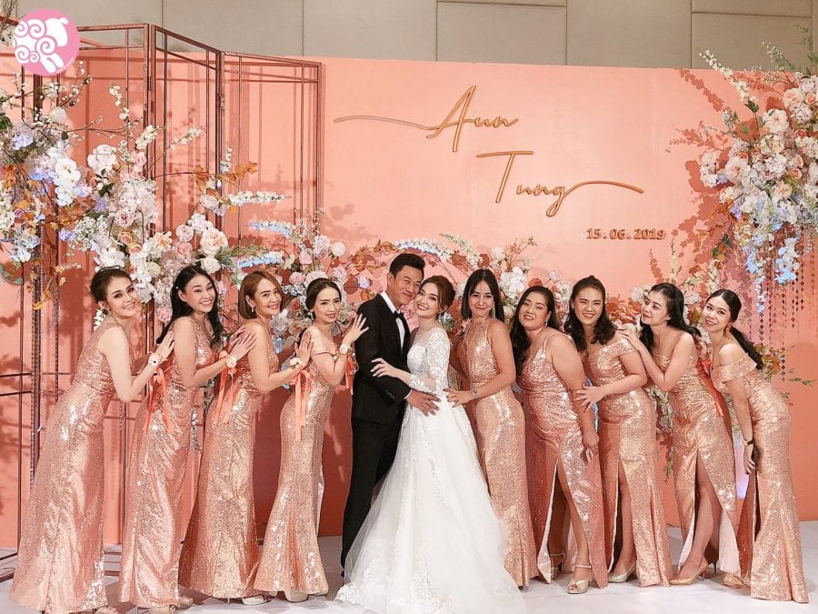ชุดราตรียาวกลิตเตอร์
