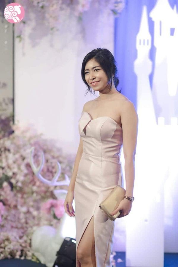 ชุดราตรียาวสีชมพู