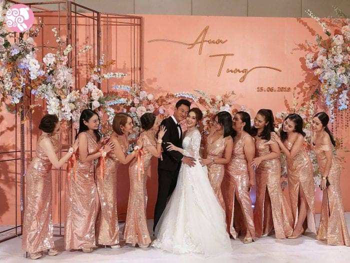 ชุดราตรียาวกลิตเตอร์