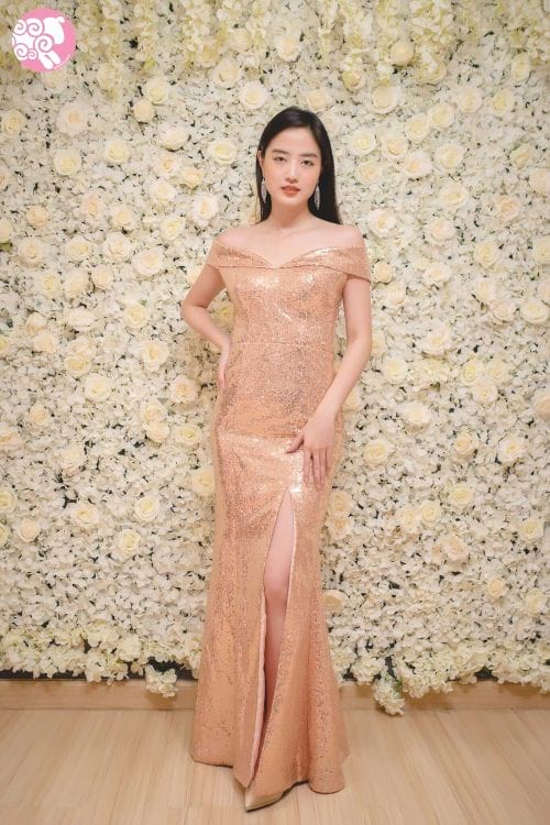 ชุดราตรีสีชมพู