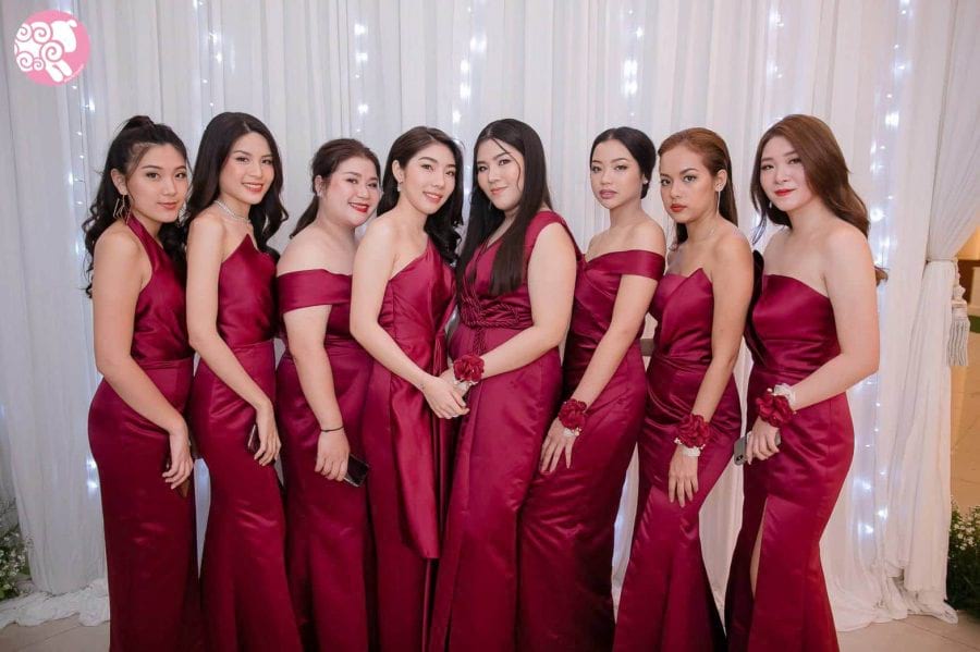 ชุดราตรียาวสีแดง