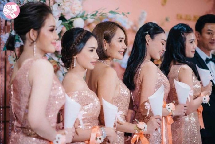 ชุดราตรียาวกลิตเตอร์